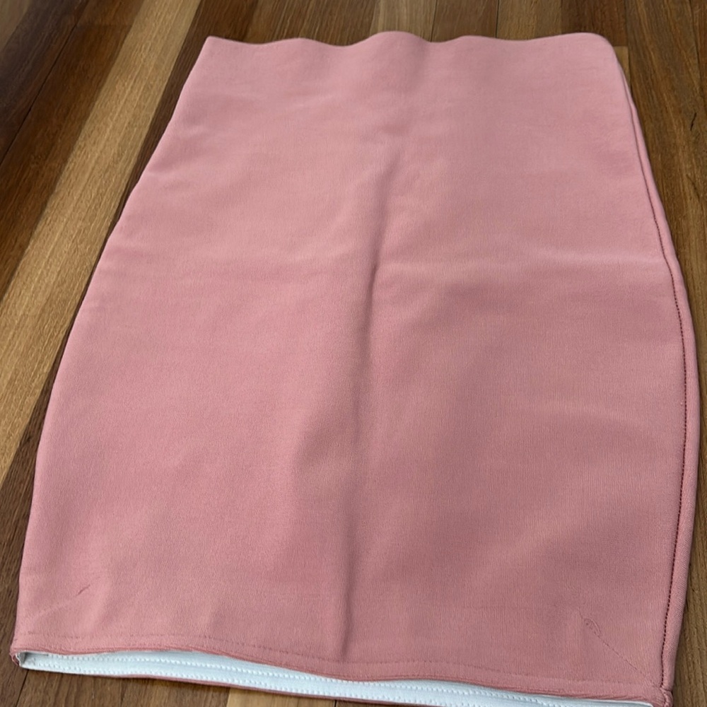 New without tags Pink bandage skirt size medium